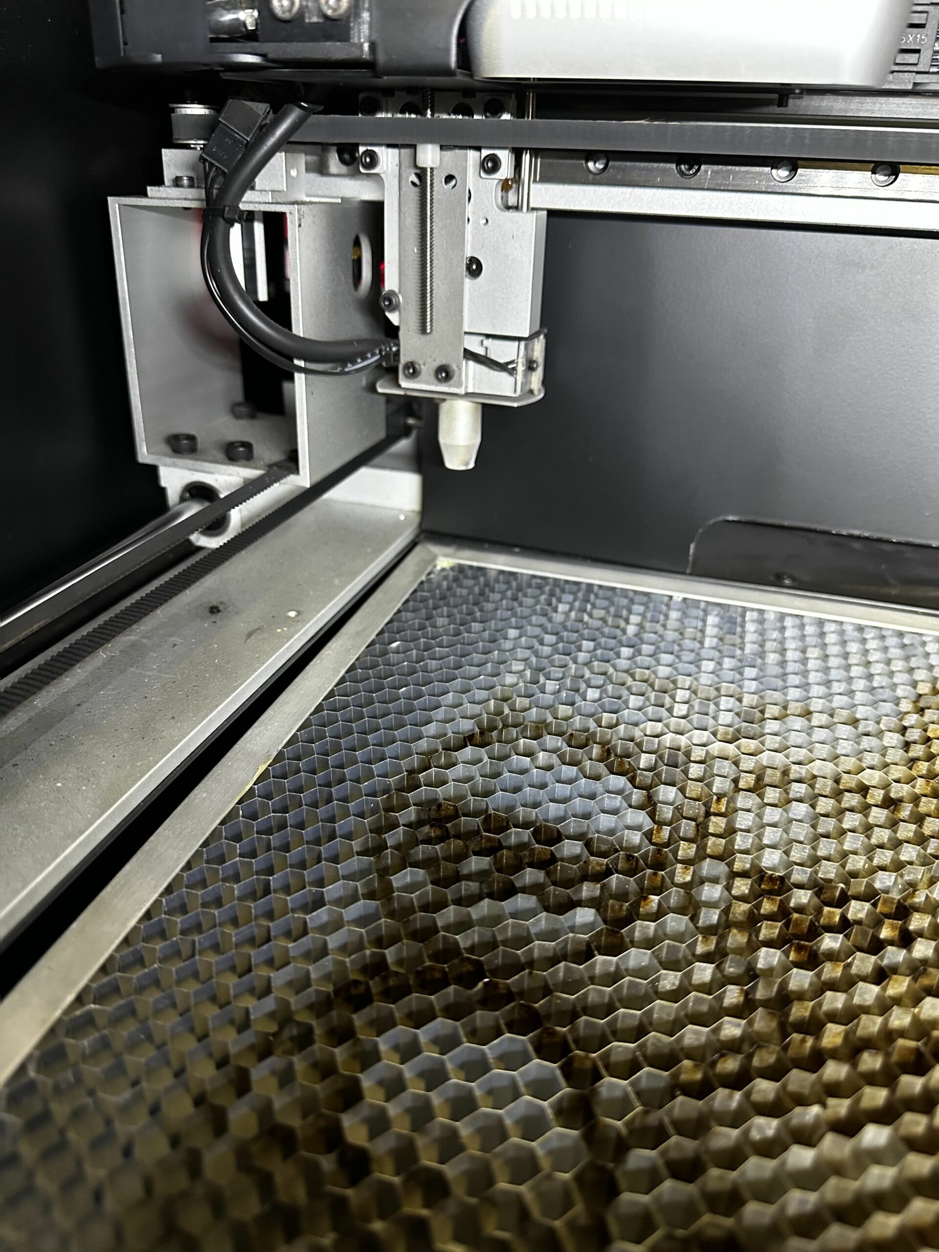 Laser cutting head and gantry above a honeycomb work surface